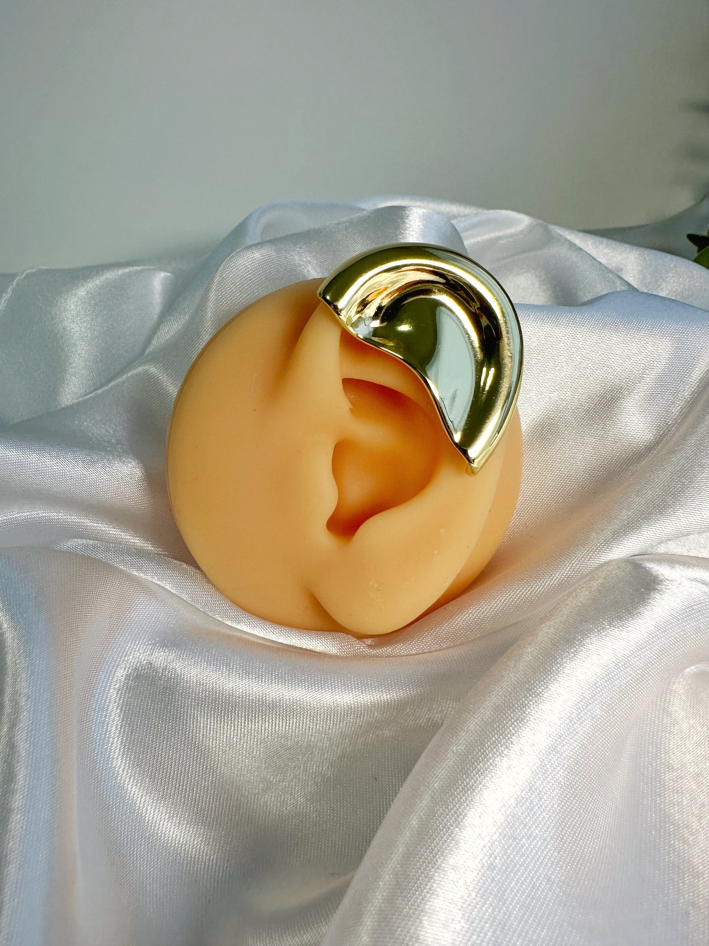 Crescent Earcuff