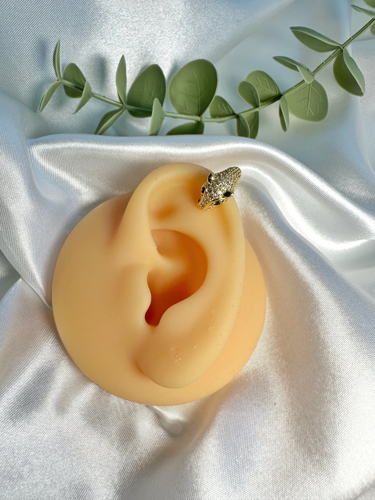 Tiger Earcuff