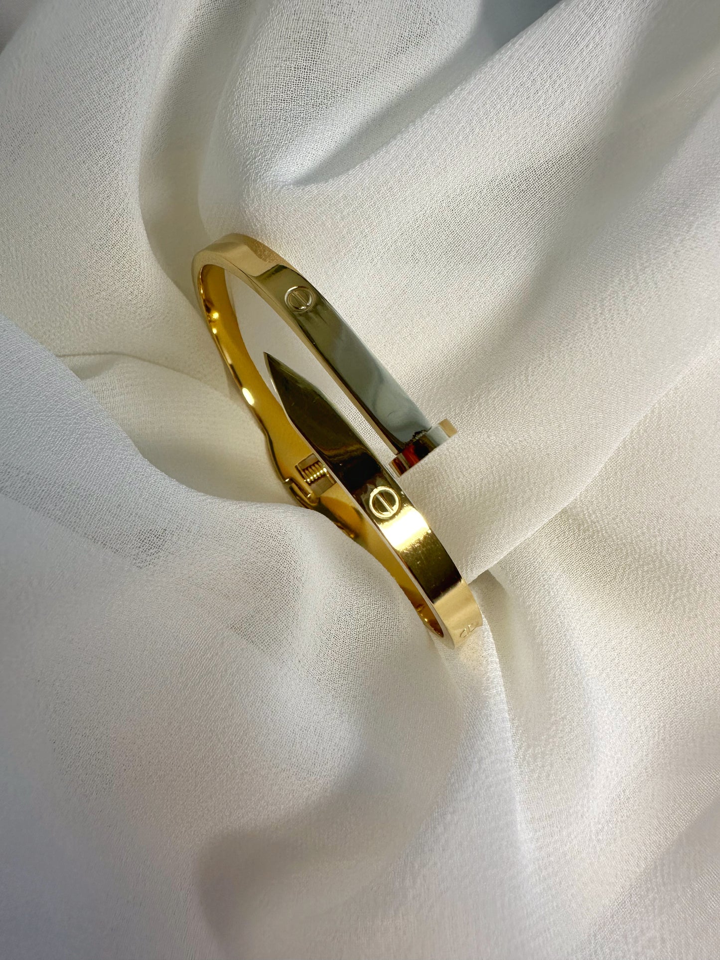 Nail Armband