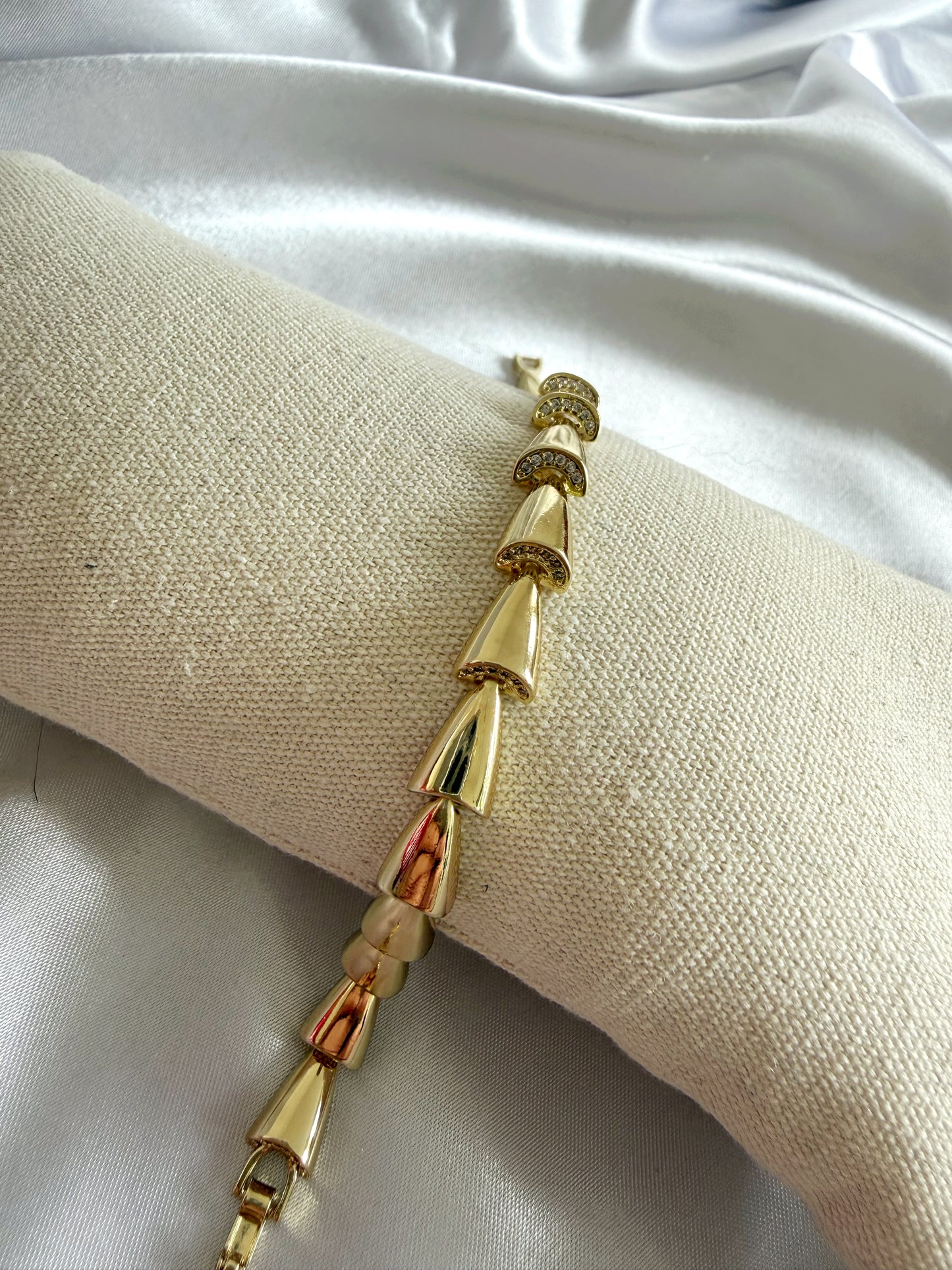 Aurix Armband